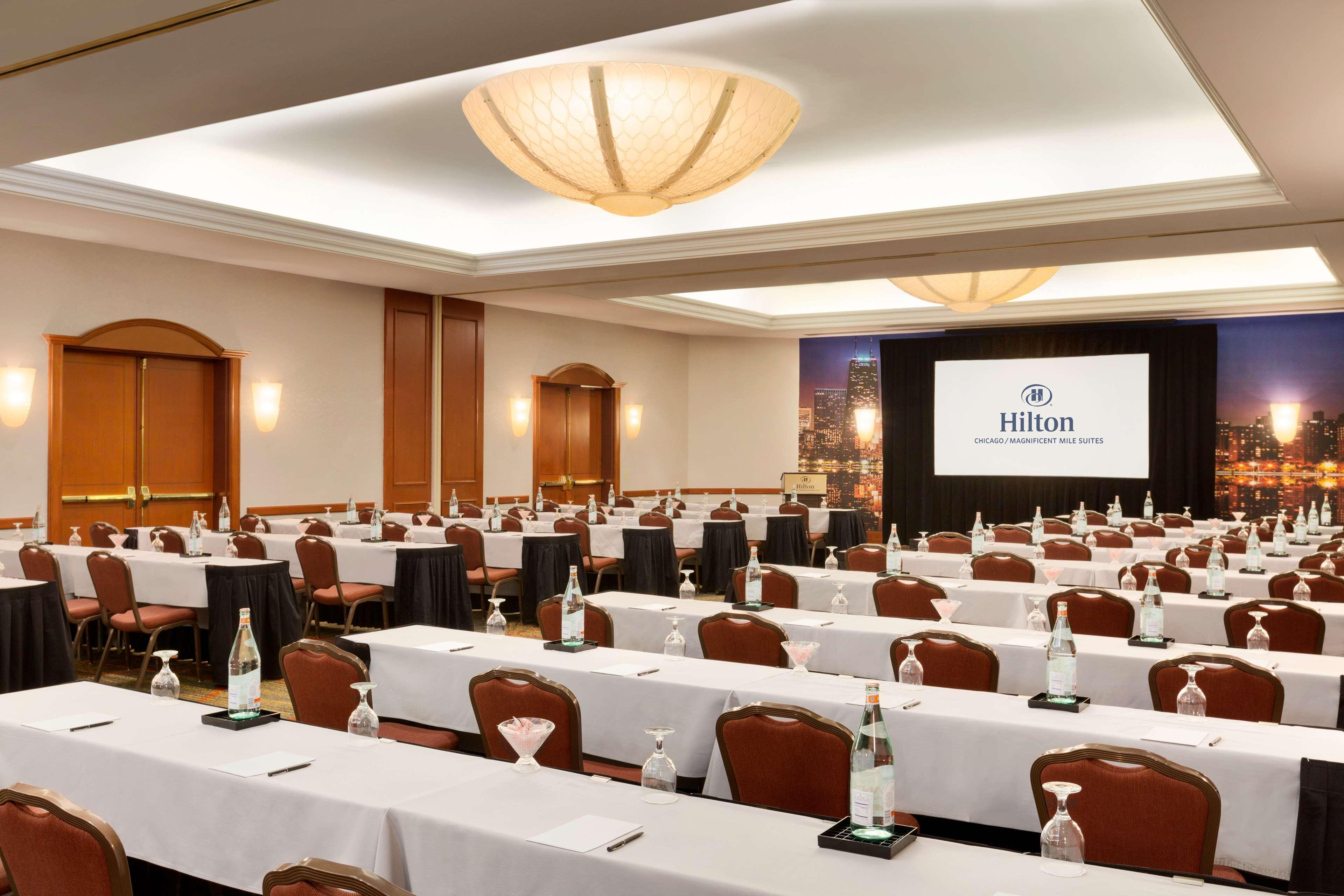 Hilton Chicago Magnificent Mile Suites Exteriér fotografie