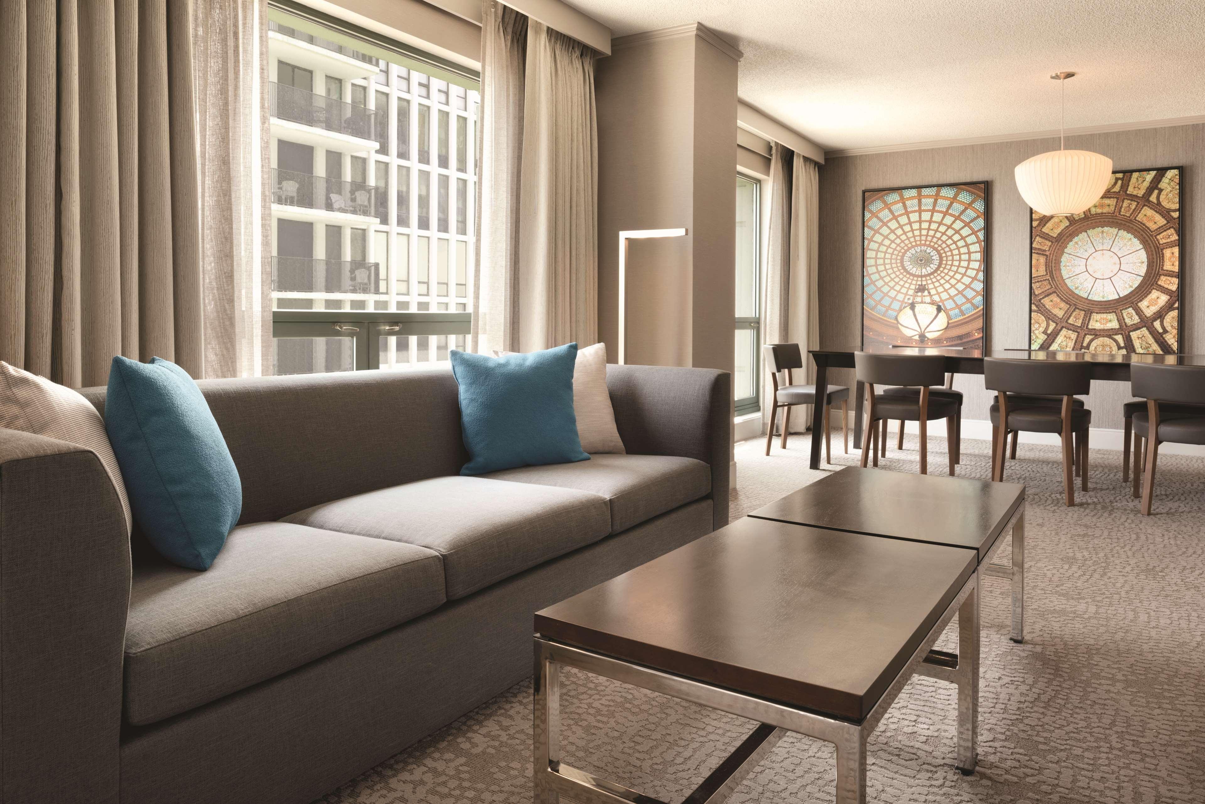 Hilton Chicago Magnificent Mile Suites Exteriér fotografie